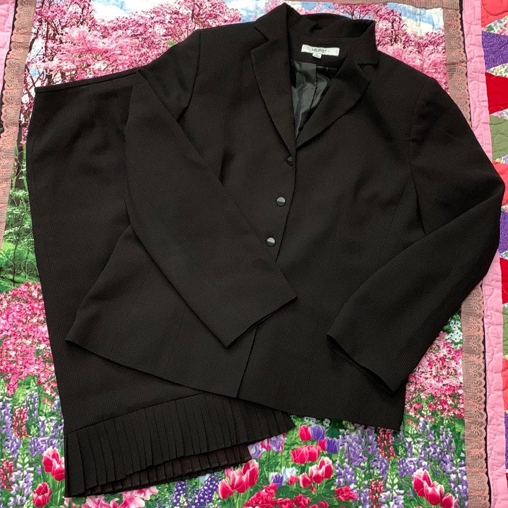 Le Suit 2-Piece Suit Black & Red Polka Dot